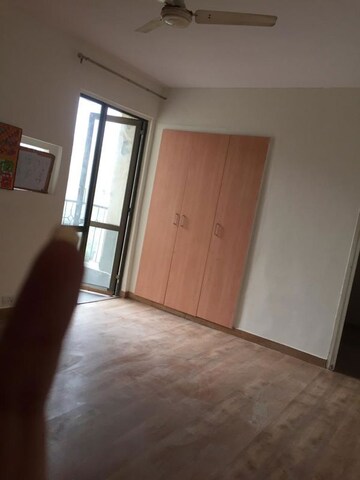 Room in 3 BHK Apartment at Umang Summer Palms, Sector 86 – for Rent