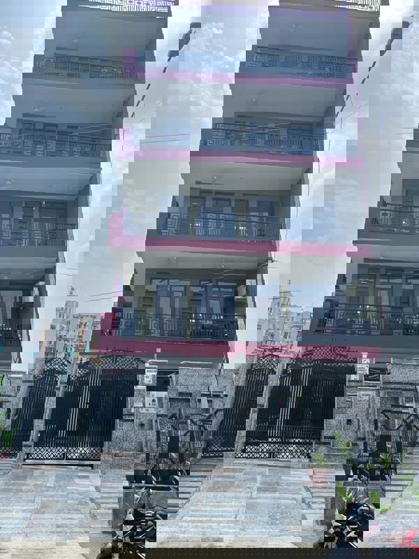 4 BHK + Servant Room Builder Floor For Rent in Parklands