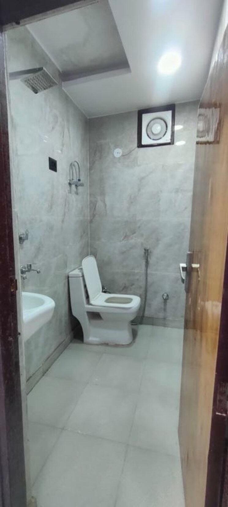 Bathroom, govindpuri 1 Bedroom 500 Sq.Ft. Builder Floor In Govindpuri Delhi 9810935