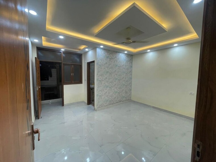 Room, govindpuri 3 Bedroom 950 Sq.Ft. Builder Floor In Govindpuri Delhi 9810952
