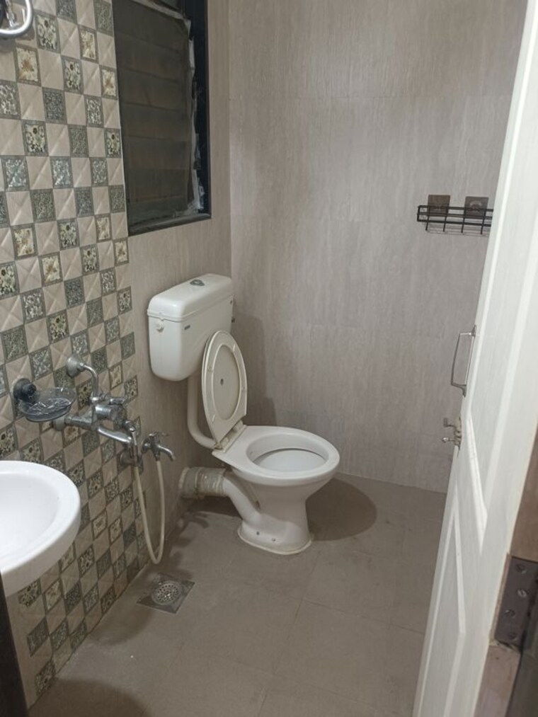 Bathroom, hubtown-greenwoods 2 Bedroom 735 Sq.Ft. Apartment In Vartak Nagar Thane 9810958