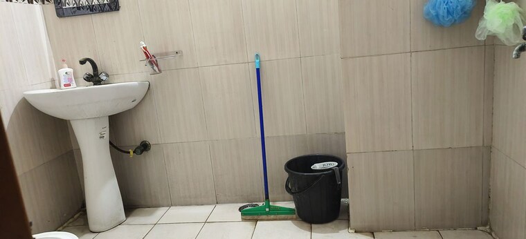 Bathroom, sector 51 Pg For Boys In Sector 51 9810961