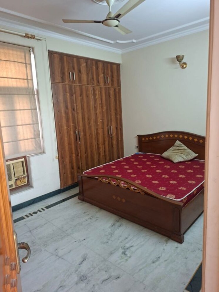 Bedroom, sector 26 6+ Bedroom 288 Sq.Mt. Villa In Sector 26 Noida 9810964