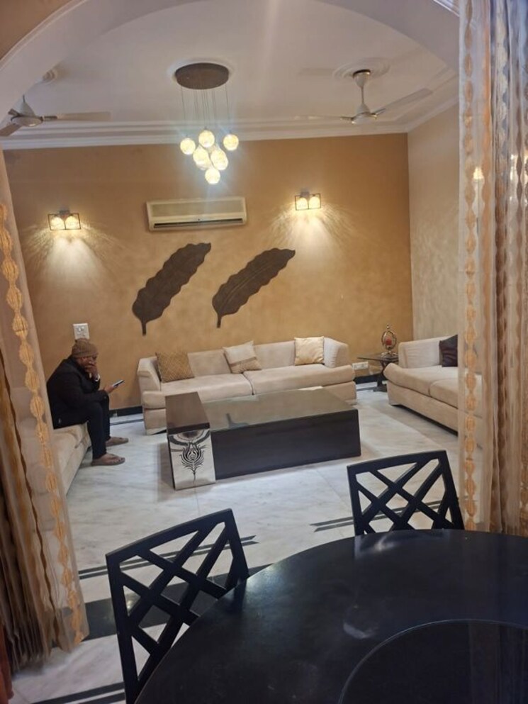 Bedroom, sector 26 6+ Bedroom 288 Sq.Mt. Villa In Sector 26 Noida 9810964