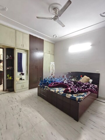 Bedroom in 3 BHK Builder Floor at South City 1 – for Rent