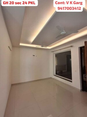 Room in 3 BHK Apartment at Green Valley Residencia, Ghazipur – for Rent