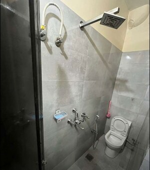 Bathroom in 2 BHK Apartment at Hazratganj – for Rent
