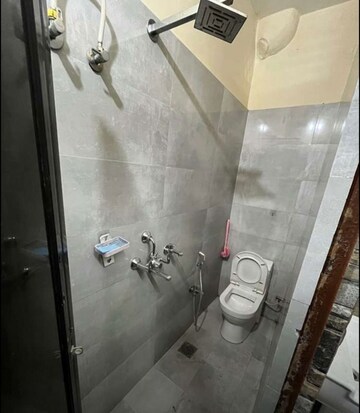 Bathroom in 2 BHK Apartment at Hazratganj – for Rent