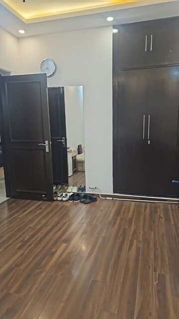 Furnished Amenities in 3 BHK Apartment at Vasant Kunj – for Rent