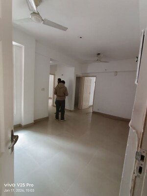 Room in 2 BHK Apartment at Supertech Cape Town, Sector 74 – for Sale