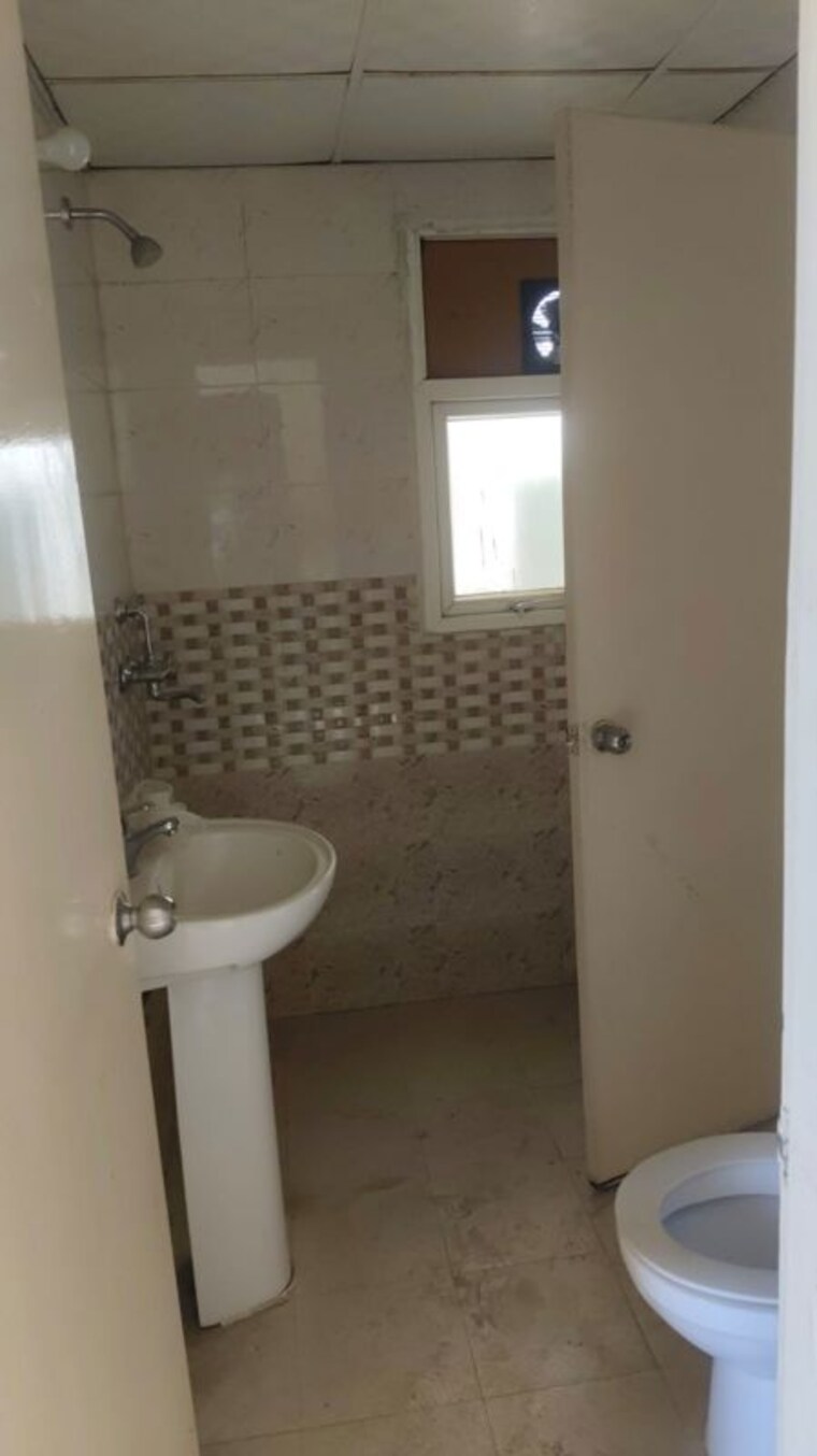 Bathroom, gaur-city-2-14th-avenue 2 Bedroom 955 Sq.Ft. Apartment In Sector 16c Greater Noida Greater Noida 9811102
