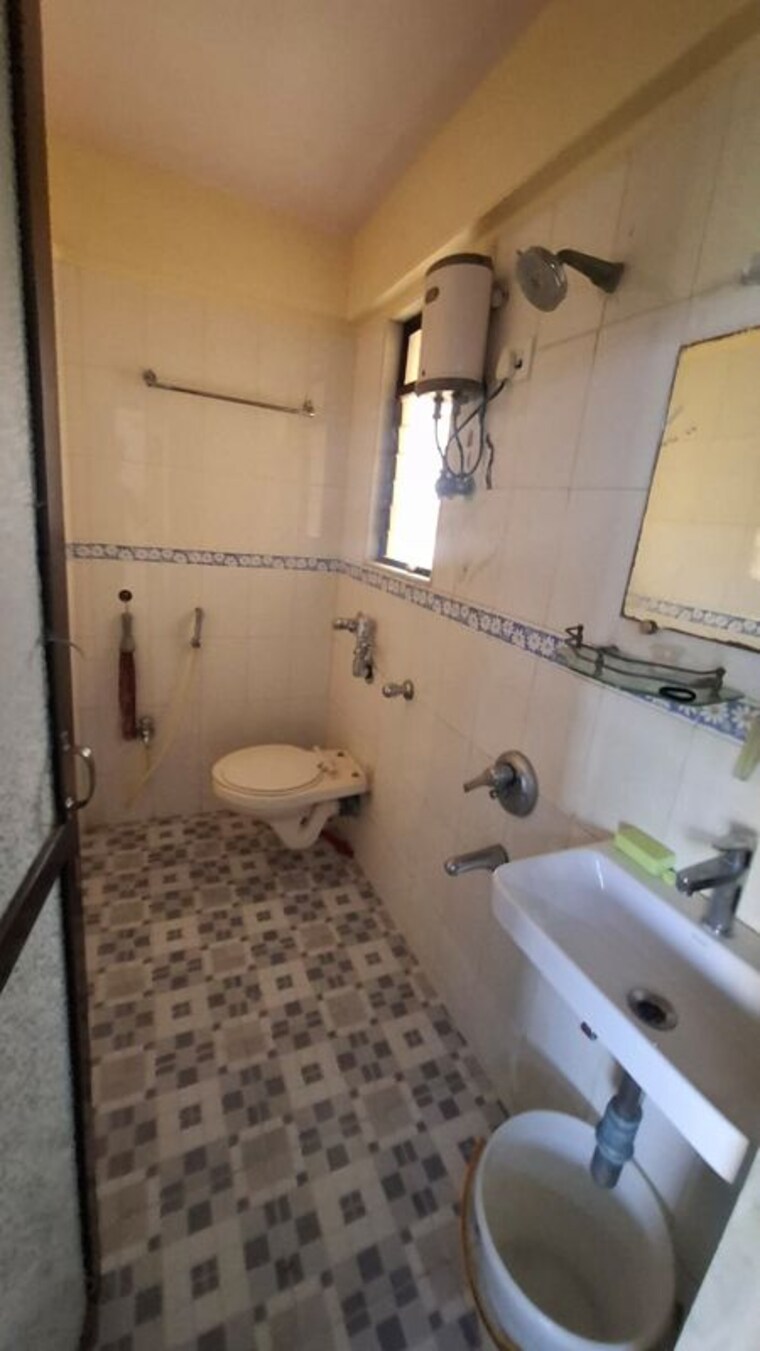 Bathroom, kesar-ridhi-sidhi 2 Bedroom 900 Sq.Ft. Apartment In Andheri East Mumbai 9811130