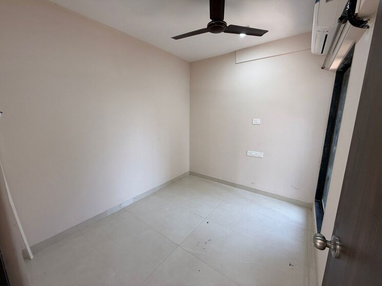 Room, cementers-tavisa 2 Bedroom 580 Sq.Ft. Apartment In Malad West Mumbai 9811140