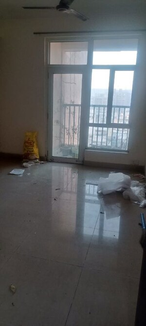 Room in 2 BHK Apartment at Gaur City 6th Avenue, Sector 4 Greater Noida – for Rent