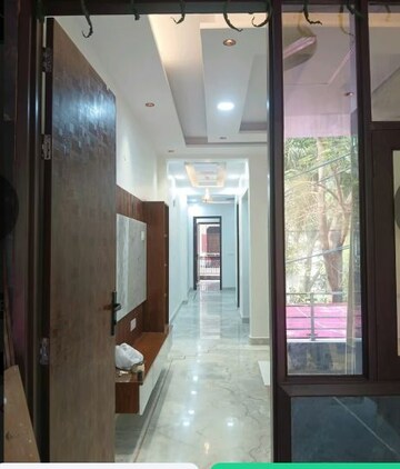 Building Lobby in 2.5 BHK Builder Floor at Kirti Nagar – for Rent