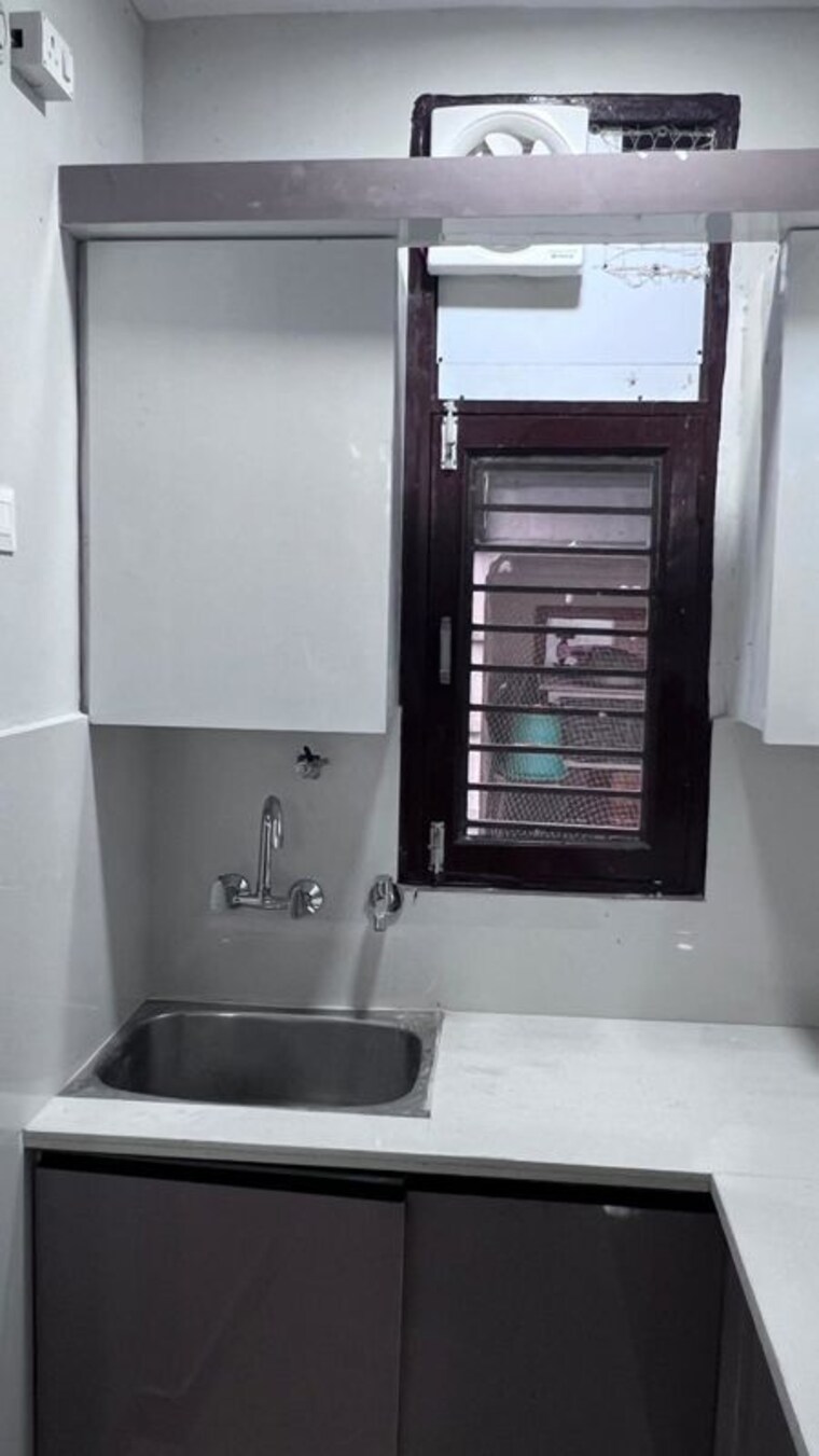 Kitchen, raj nagar 3 Bedroom 95 Sq.Yd. Builder Floor In Raj Nagar Delhi 9811078