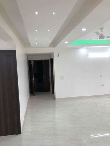 Room in 4 BHK Apartment at Abw La Lagune, Sector 54 – for Sale