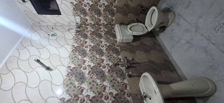 Team Area, vishwas park 3 Bedroom 85 Sq.Yd. Builder Floor In Vishwas Park Delhi 9811235