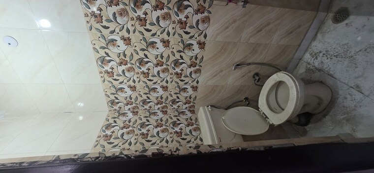 Bathroom, vishwas park 3 Bedroom 85 Sq.Yd. Builder Floor In Vishwas Park Delhi 9811244