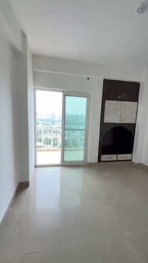 Room in 2.5 BHK Apartment at Fusion Homes, Tech Zone 4 Greater Noida – for Sale