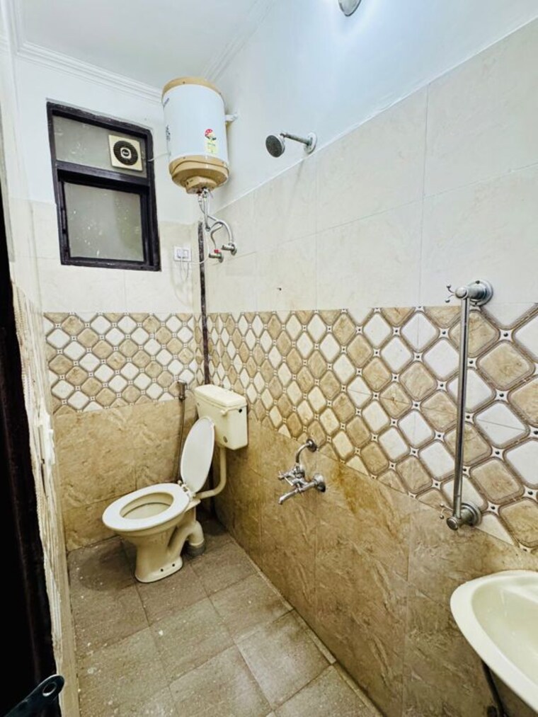 Bathroom, saket 2 Bedroom 800 Sq.Ft. Builder Floor In Saket Delhi 9811300