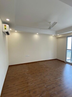 Room in 4 BHK Builder Floor at Safdarjung Enclave – for Rent