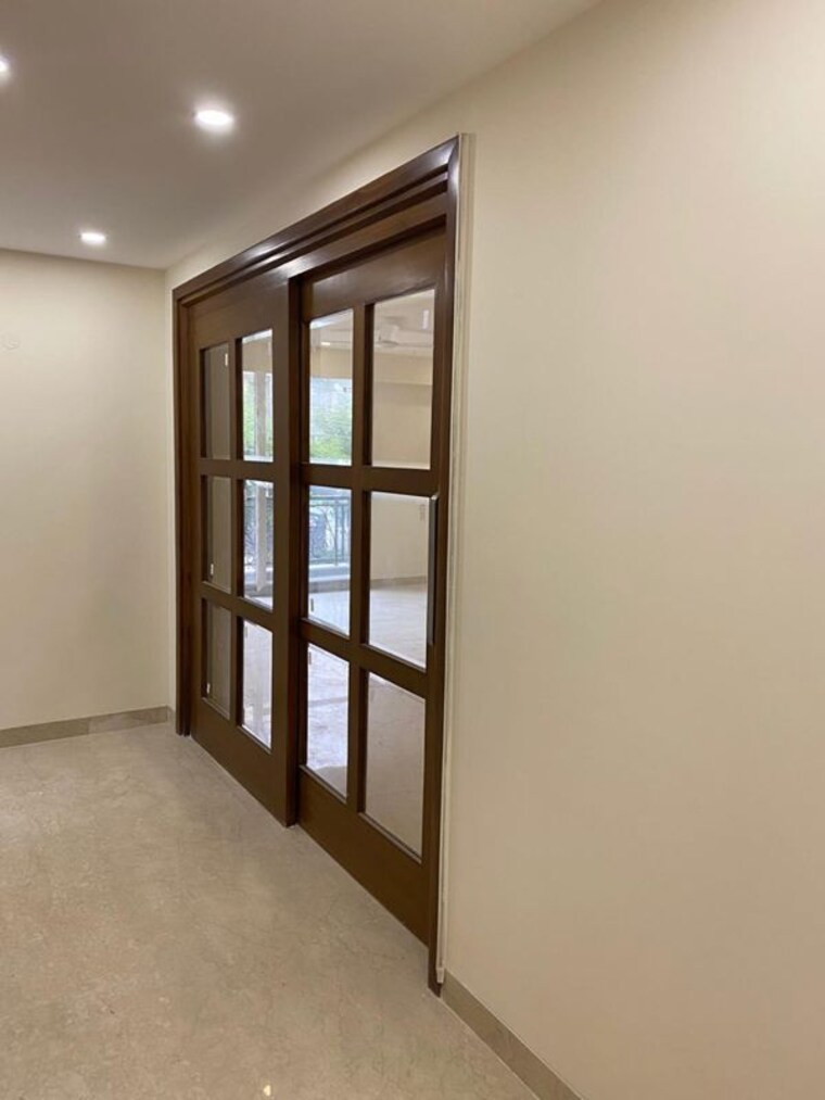 Room, safdarjung enclave 4 Bedroom 500 Sq.Yd. Builder Floor In Safdarjung Enclave Delhi 9811315