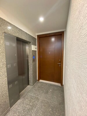 Room in 4 BHK Builder Floor at Safdarjung Enclave – for Rent