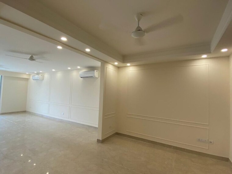 Room, safdarjung enclave 4 Bedroom 500 Sq.Yd. Builder Floor In Safdarjung Enclave Delhi 9811315