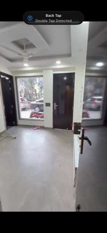 Room in 3 BHK Apartment at Rohini Sector 9 – for Sale