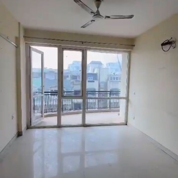 Room in 3 BHK Apartment at Oxirich Avenue, Ahinsa Khand 2 – for Rent
