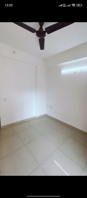 Room in 2 BHK Apartment at Ajnara Le Garden, Sector 16b Greater Noida – for Sale