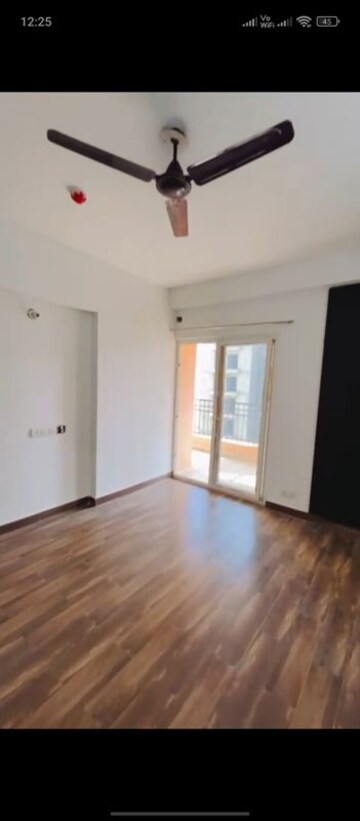 Room in 2 BHK Apartment at Ajnara Le Garden, Sector 16b Greater Noida – for Sale