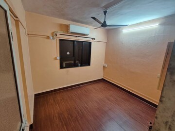 Room in 1 BHK Apartment at Vijay Nagar CHS Andheri, Andheri East – for Rent