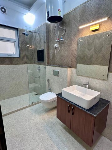 Master Bedroom in 6+ BHK Builder Floor at Green Park – for Rent