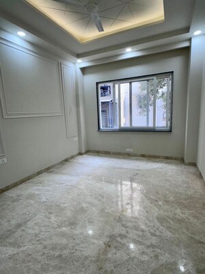 Room in 6+ BHK Builder Floor at Green Park – for Rent