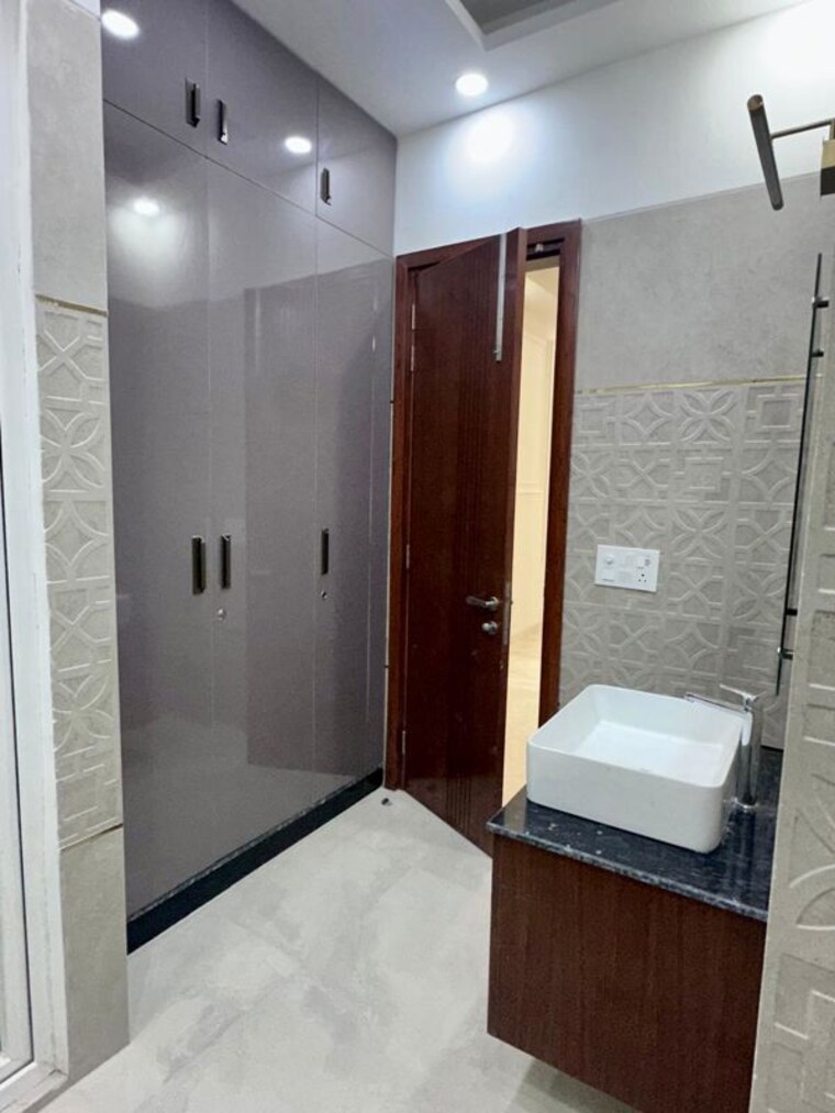 Room, green park 6+ Bedroom 200 Sq.Ft. Builder Floor In Green Park Delhi 9811334