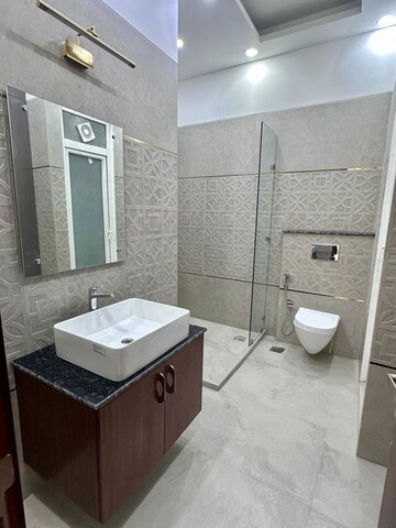 Bathroom in 6+ BHK Builder Floor at Green Park – for Rent