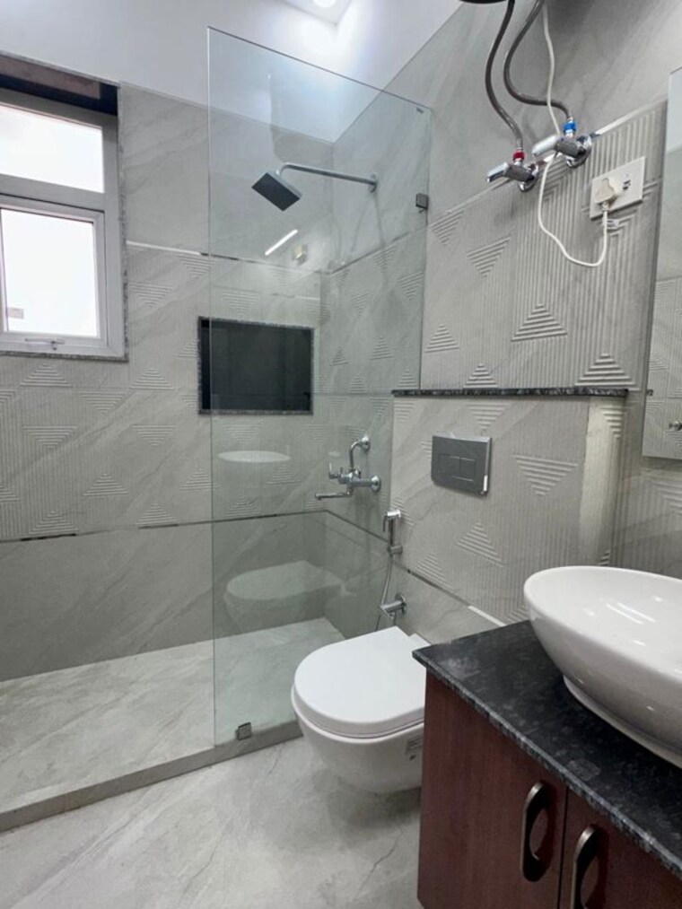 Bathroom, green park 6+ Bedroom 200 Sq.Ft. Builder Floor In Green Park Delhi 9811334