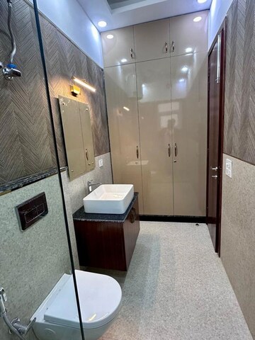Bathroom in 6+ BHK Builder Floor at Green Park – for Rent