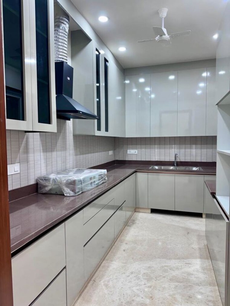 Kitchen, green park 6+ Bedroom 200 Sq.Ft. Builder Floor In Green Park Delhi 9811334