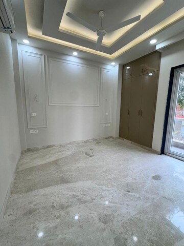 Room in 6+ BHK Builder Floor at Green Park – for Rent