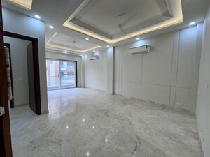 Room in 6+ BHK Builder Floor at Green Park – for Rent