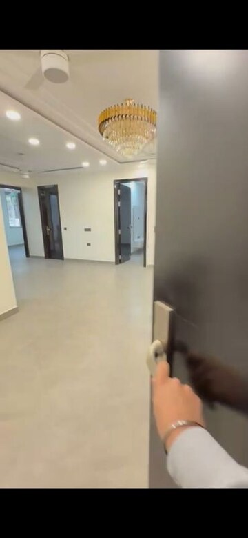 Room in 3 BHK Apartment at Rohini Sector 9 – for Sale