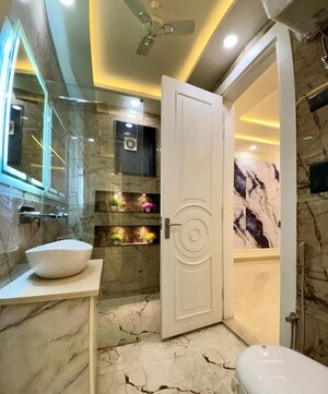 Bathroom in 3 BHK Builder Floor at BP Homes, Sector 85 – for Sale