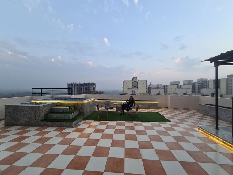 Terrace, nagla road 3 Bedroom 1350 Sq.Ft. Apartment In Nagla Road Zirakpur 9811351