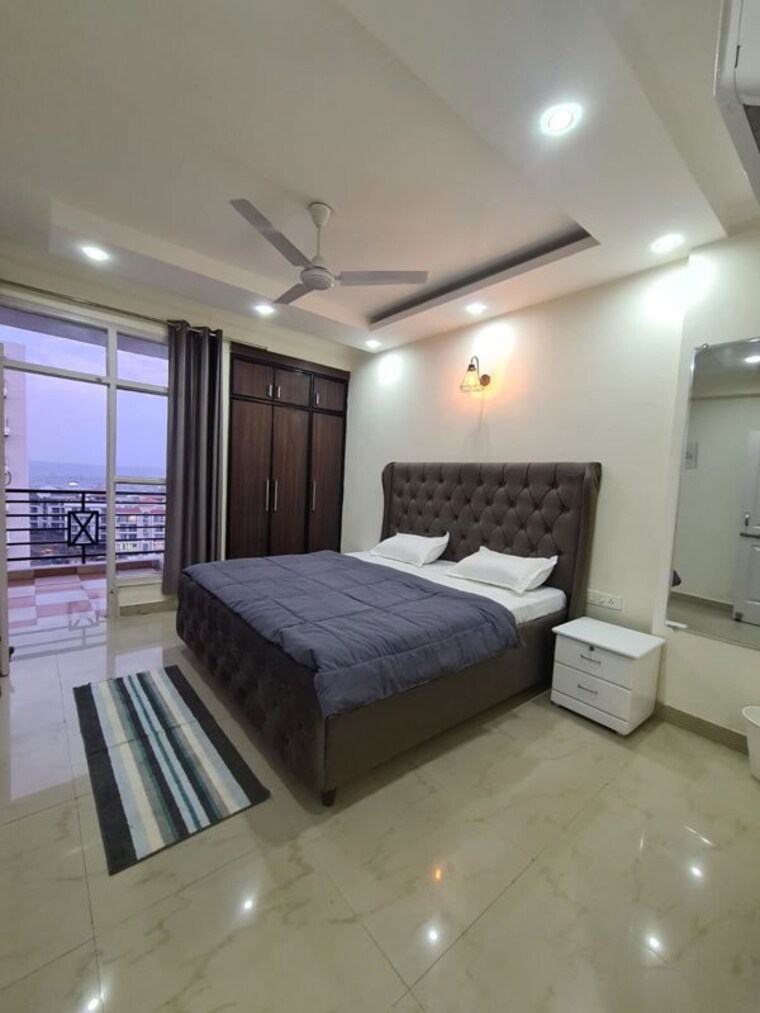Room, nagla road 3 Bedroom 1350 Sq.Ft. Apartment In Nagla Road Zirakpur 9811351