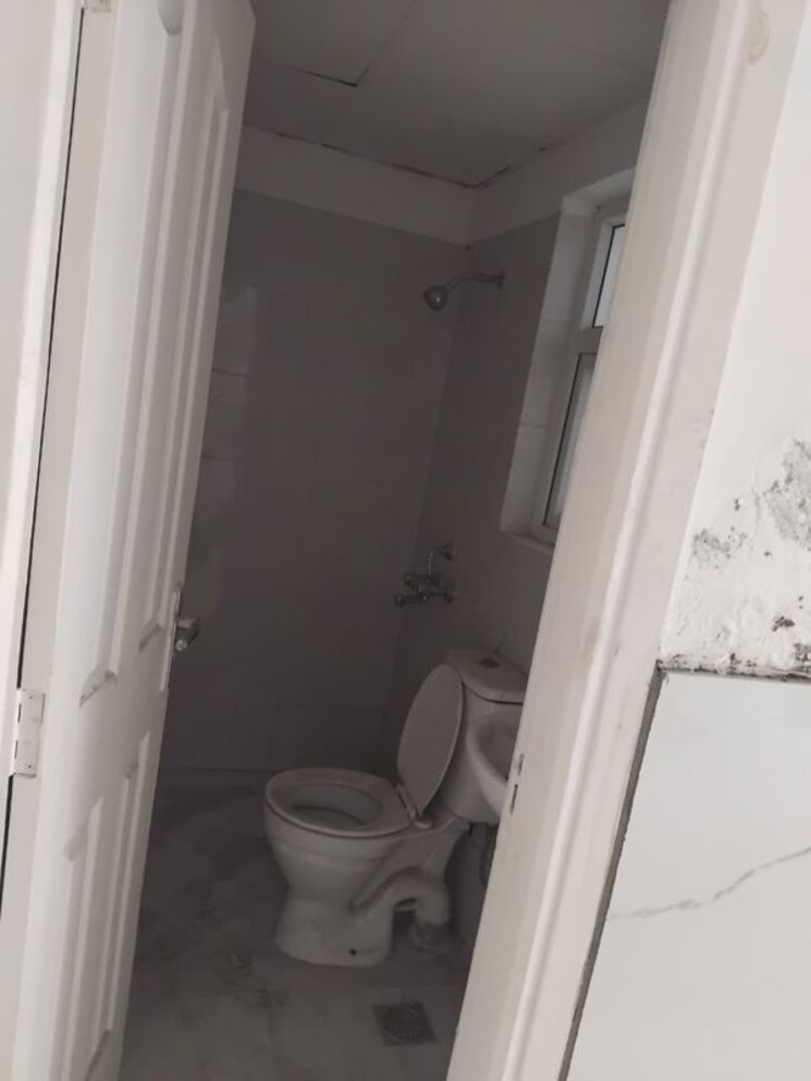 Bathroom, sector 77 3 Bedroom 180 Sq.Yd. Builder Floor In Sector 77 Faridabad 9811401