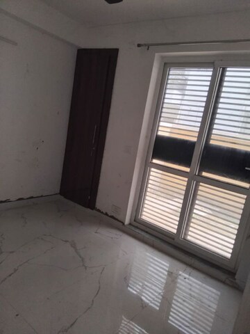 Room in 3 BHK Builder Floor at Sector 77 – for Rent