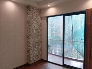 Room in 2.5 BHK Apartment at Niho Hi Bird Scottish Garden, Ahinsa Khand 2 – for Rent